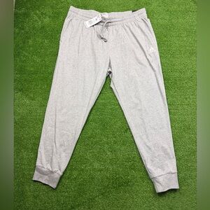 adidas
Essentials Single Jersey Tapered Cuff Pants